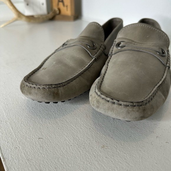 Tod’s Taupe Classic Leather Quiet Luxury Preppy Gommino Loafers –Size 8 (US 9.5) main image 10